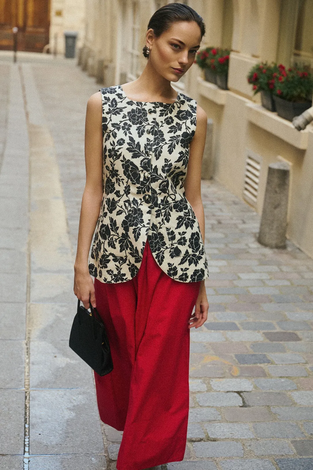 Shop ROMEO VEST - NOIR BLOOM Tops