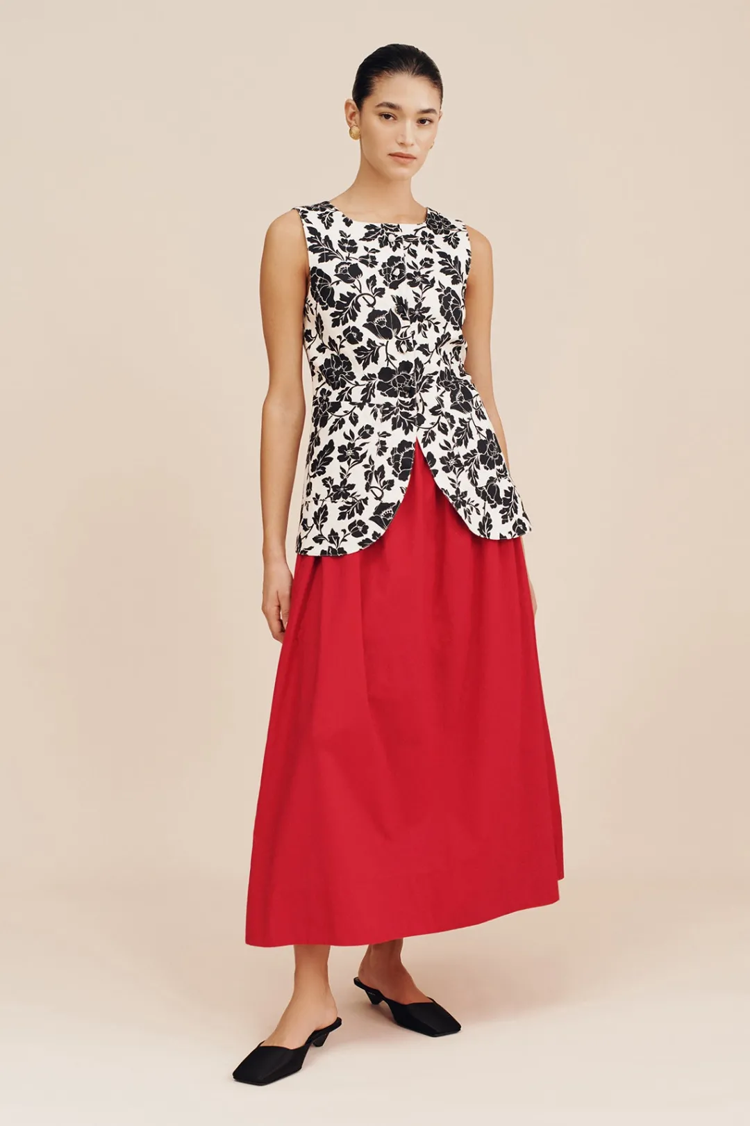 Shop ROMEO VEST - NOIR BLOOM Tops